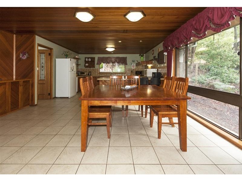 8 High Road, Halls Gap VIC 3381