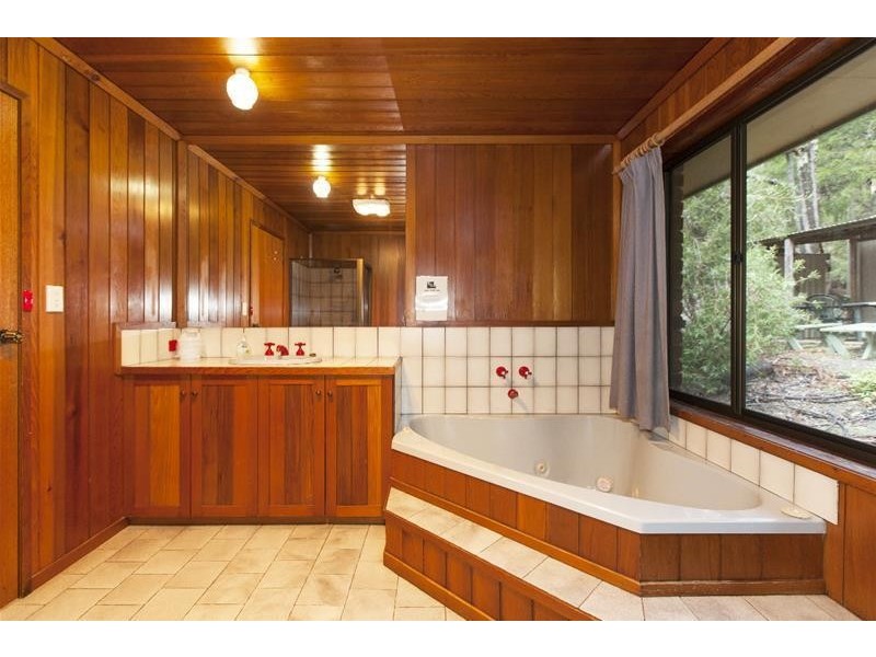 8 High Road, Halls Gap VIC 3381