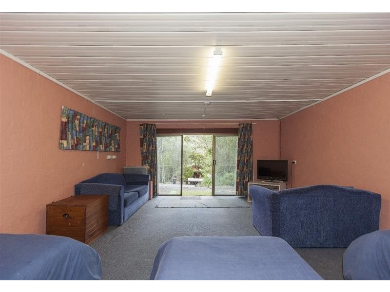 8 High Road, Halls Gap VIC 3381