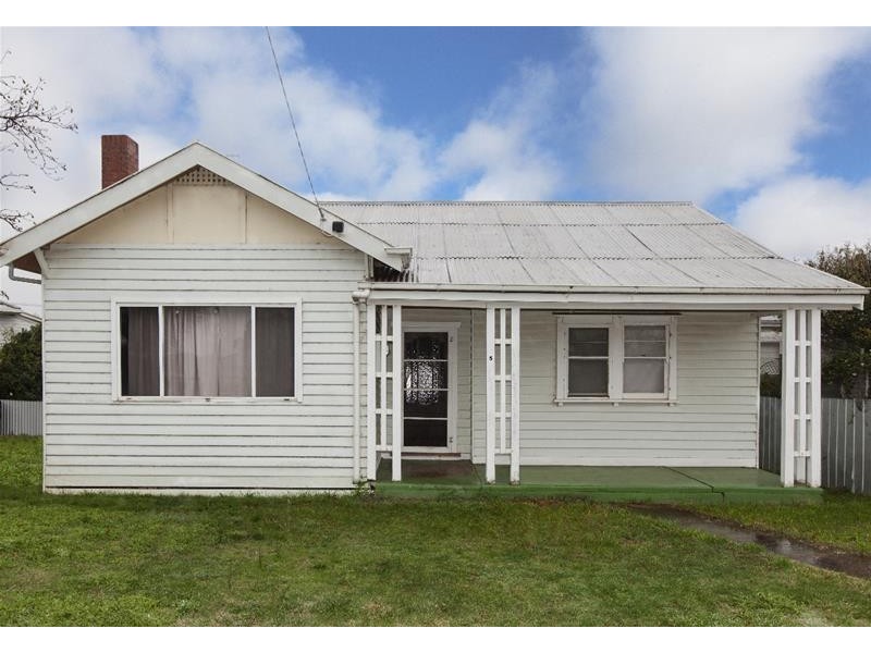 5 Bell Street, Ararat VIC 3377
