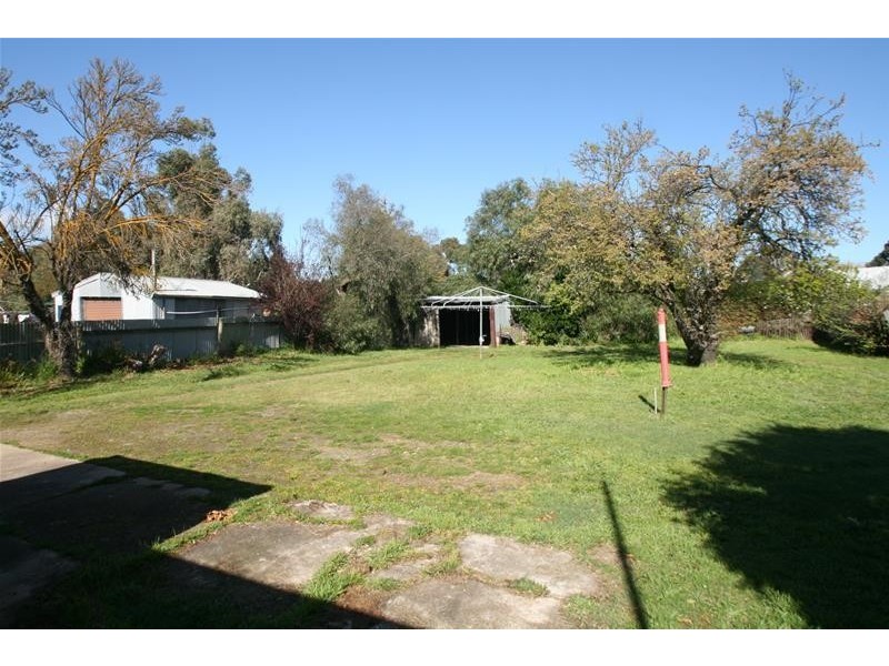 24 TATYOON Road, Ararat VIC 3377