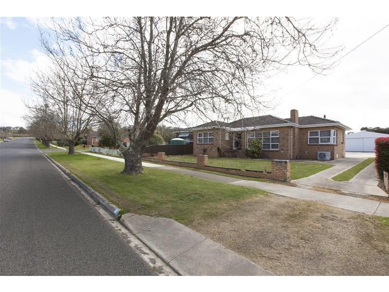 18 BARKLY WEST Street, Ararat VIC 3377