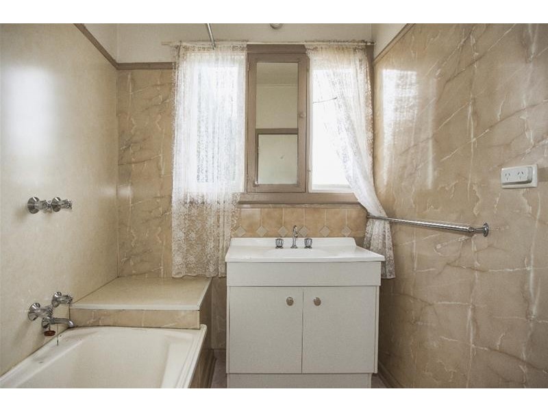 24 MONTGOMERY Street, Ararat VIC 3377