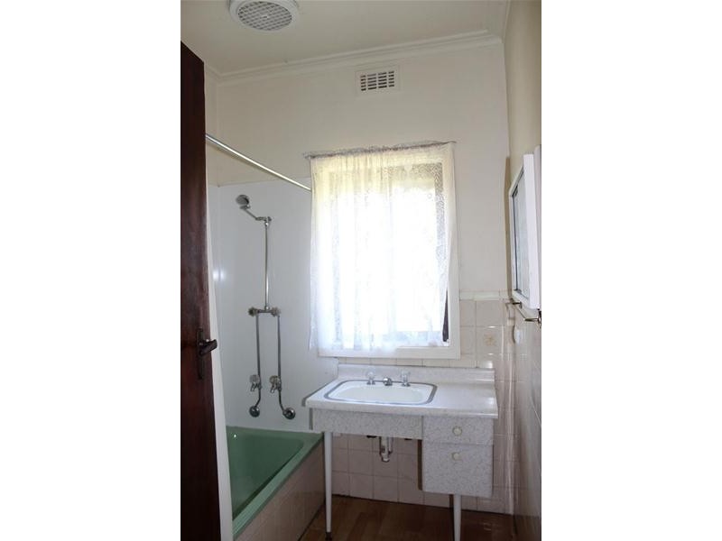 16 ACACIA Avenue, Ararat VIC 3377