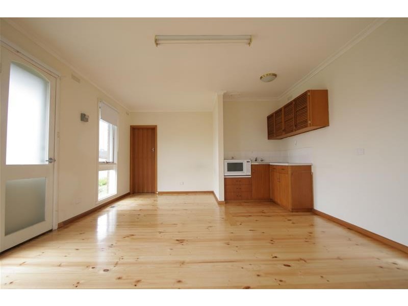 17 HIGH   WEST Street, Ararat VIC 3377