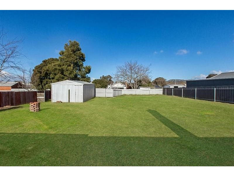 84 Moore Street, Ararat VIC 3377