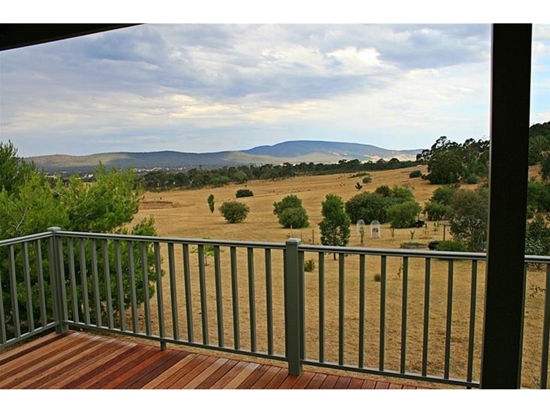 16 Jeffery Lane, Landsborough VIC 3384