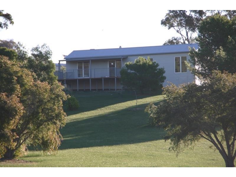 16 Jeffery Lane, Landsborough VIC 3384