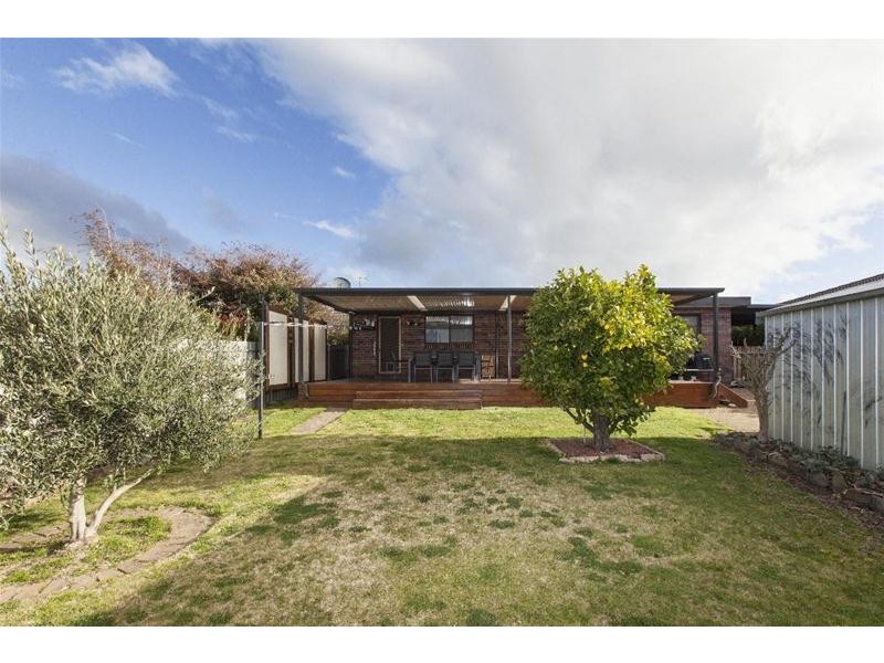 2 Ellerker Avenue, Ararat VIC 3377