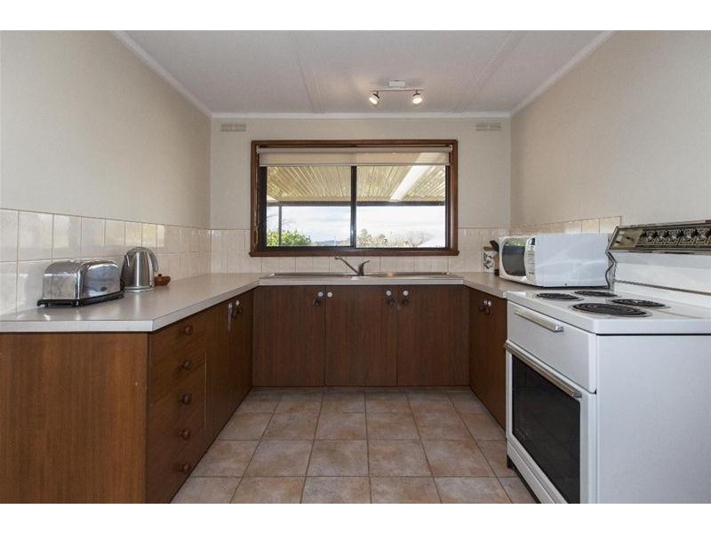 2 Ellerker Avenue, Ararat VIC 3377