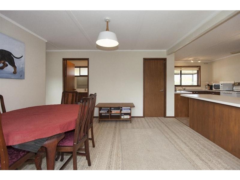 2 Ellerker Avenue, Ararat VIC 3377