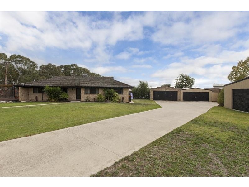 17 Kneebone Street, Ararat VIC 3377