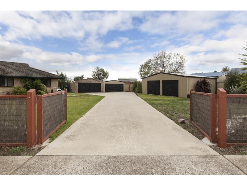 17 Kneebone Street, Ararat VIC 3377