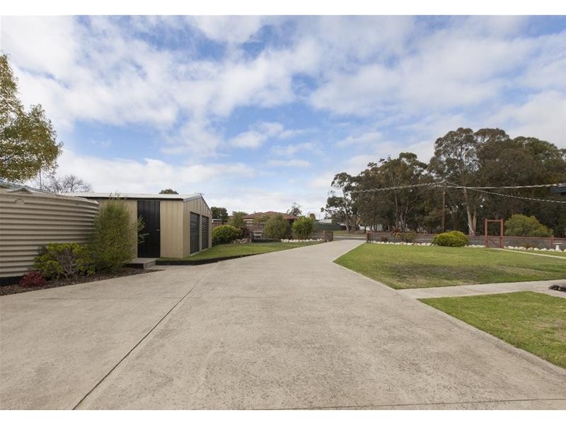 17 Kneebone Street, Ararat VIC 3377