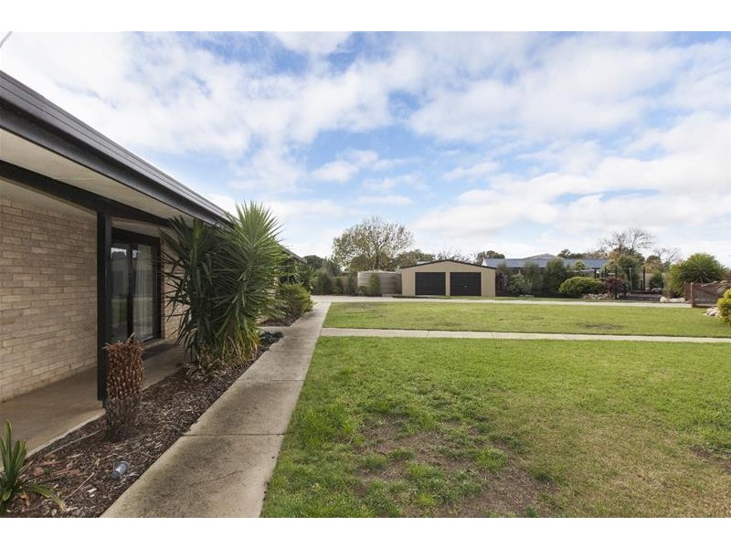17 Kneebone Street, Ararat VIC 3377