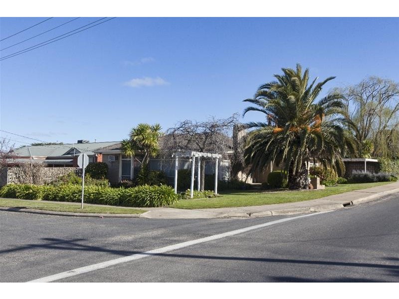 4 Lowe Street, Ararat VIC 3377
