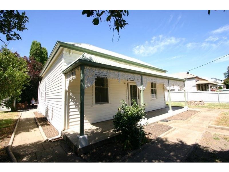 106 MOORE Street, Ararat VIC 3377