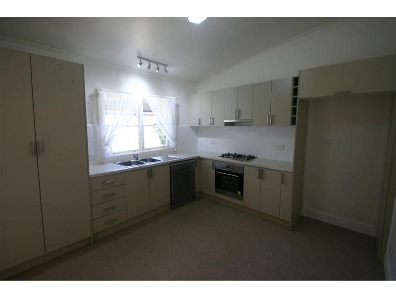 106 MOORE Street, Ararat VIC 3377