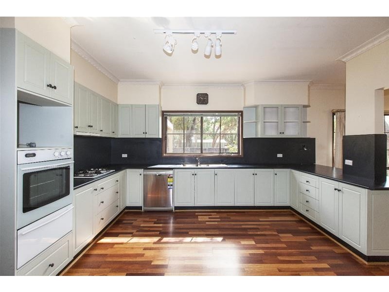 13 Blackie Avenue, Ararat VIC 3377