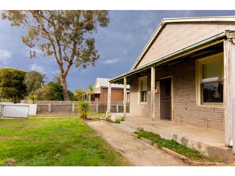 24 TATYOON Road, Ararat VIC 3377