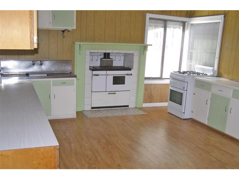 16 ACACIA Avenue, Ararat VIC 3377