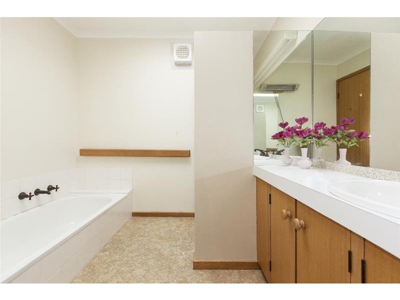 2/4 KIMBARRA Court, Ararat VIC 3377