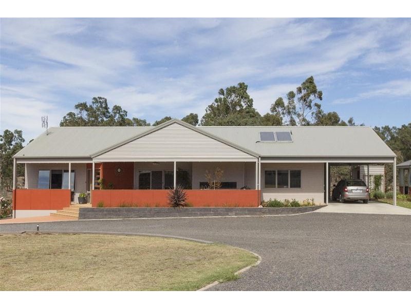 74 TATYOON Road, Ararat VIC 3377