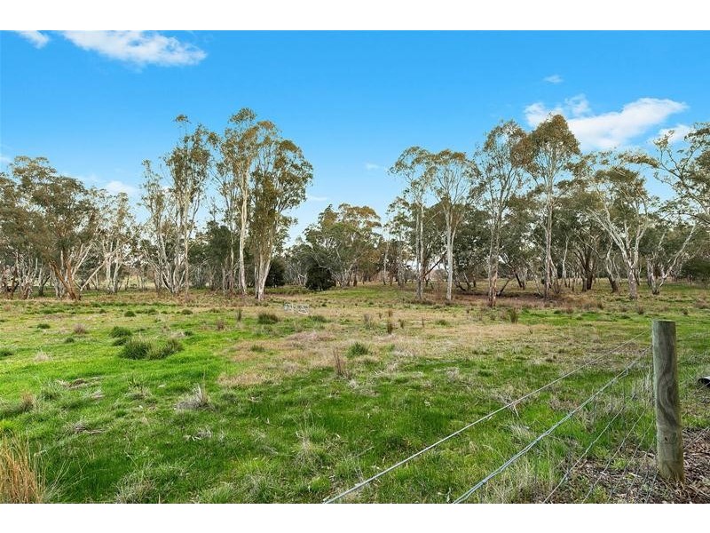 1015 Pyrenees Highway, Amphitheatre VIC 3468