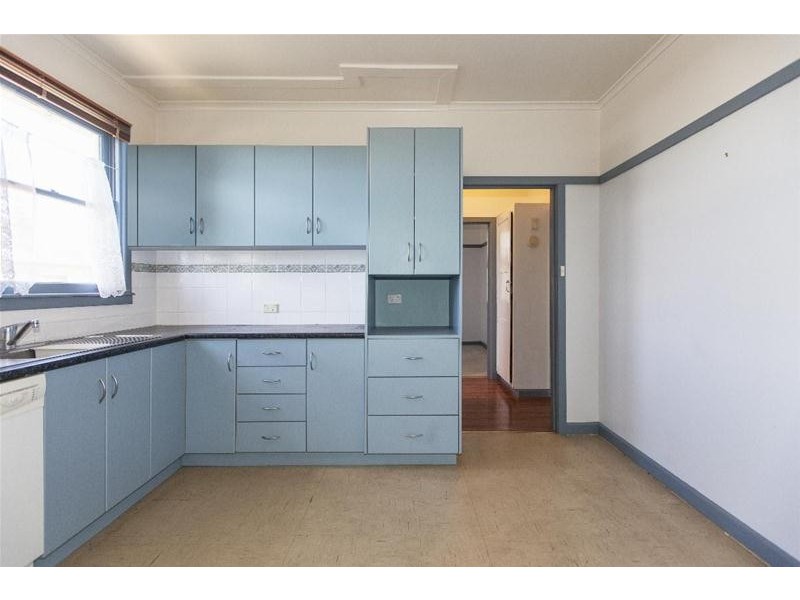 11 MONTGOMERY  Street, Ararat VIC 3377