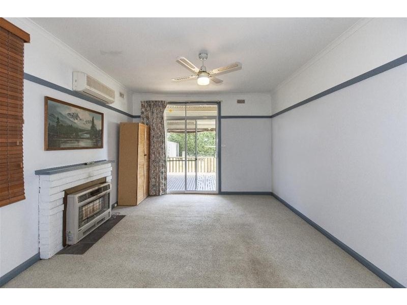 11 MONTGOMERY  Street, Ararat VIC 3377