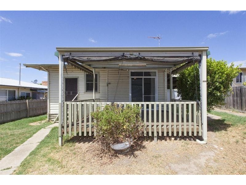 11 MONTGOMERY  Street, Ararat VIC 3377