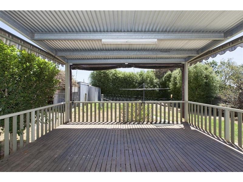 11 MONTGOMERY  Street, Ararat VIC 3377