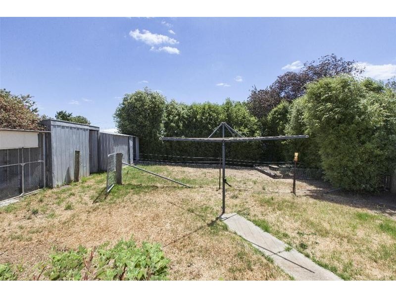 11 MONTGOMERY  Street, Ararat VIC 3377