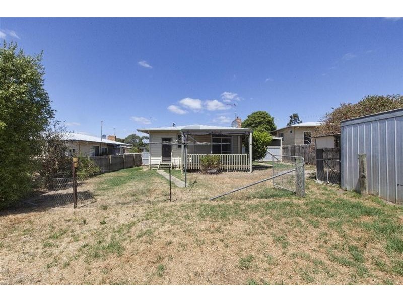 11 MONTGOMERY  Street, Ararat VIC 3377