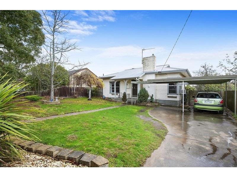 17 Laidlaw Street, Ararat VIC 3377