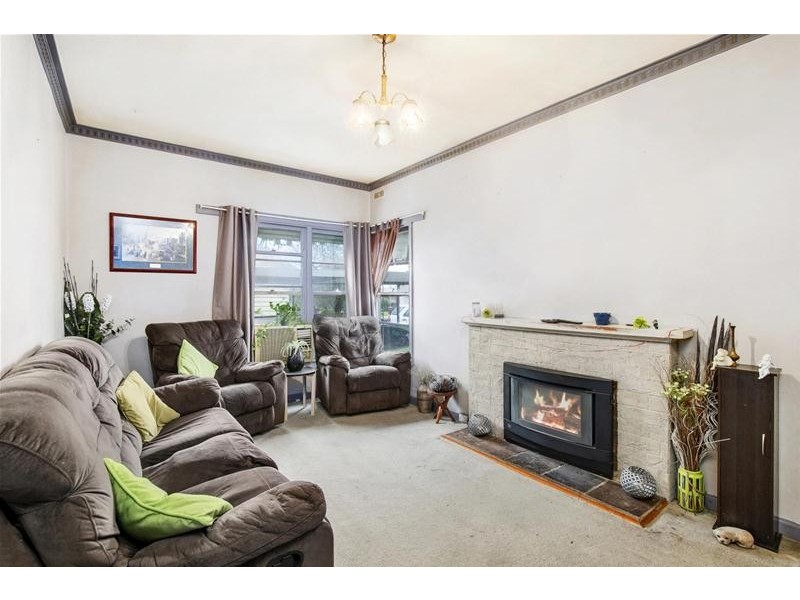 17 Laidlaw Street, Ararat VIC 3377