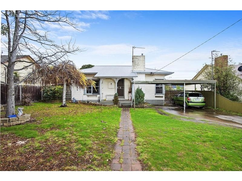 17 Laidlaw Street, Ararat VIC 3377