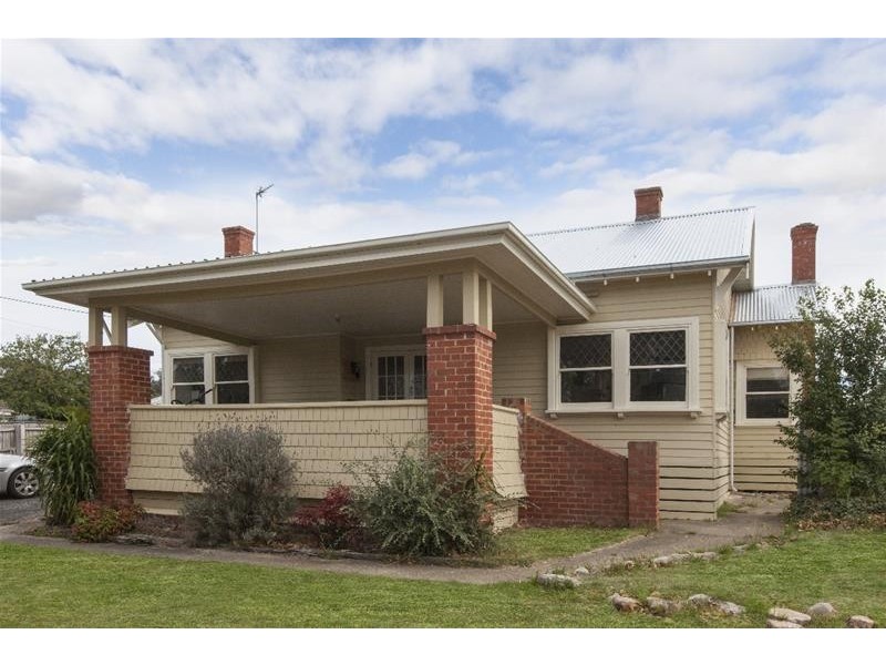 16 Barkly Street West, Ararat VIC 3377
