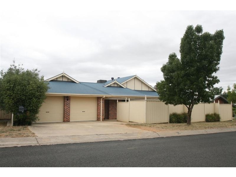 13 VANSTAN Street, Ararat VIC 3377