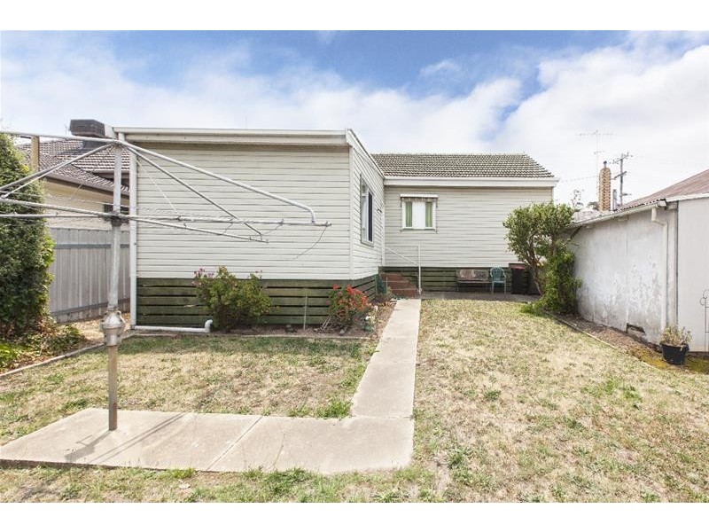 33 High Street West, Ararat VIC 3377