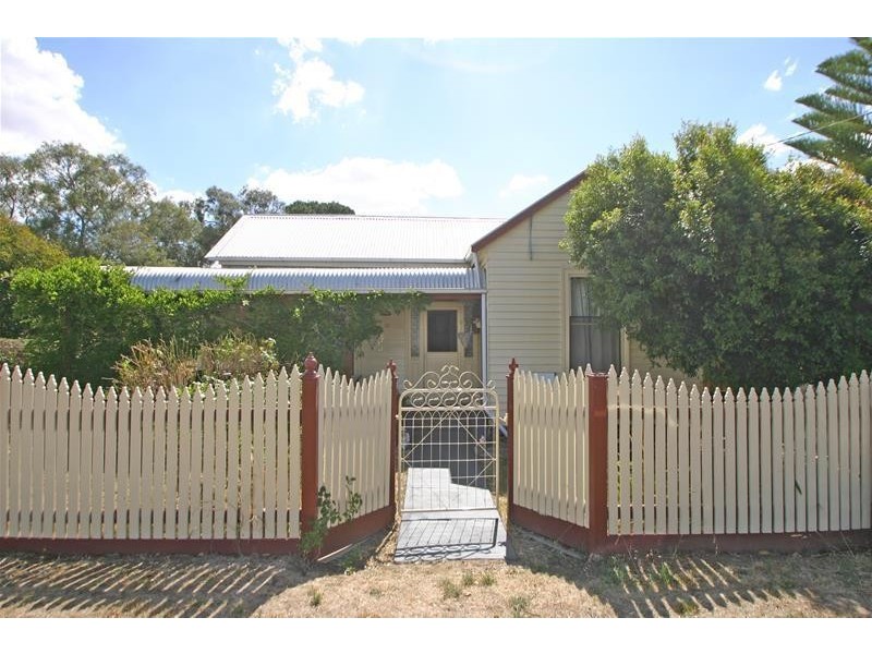 12 McLennan Street, Glenthompson VIC 3293