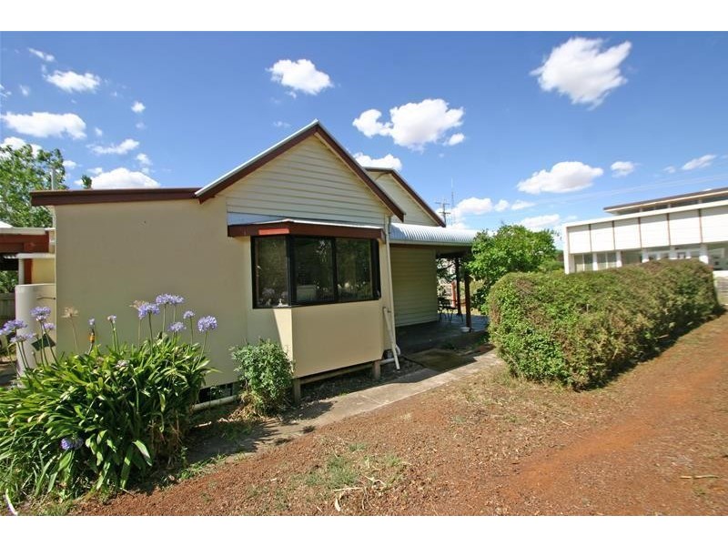 12 McLennan Street, Glenthompson VIC 3293