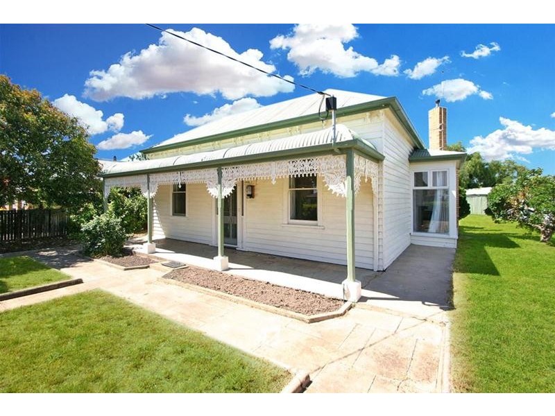 106 MOORE Street, Ararat VIC 3377