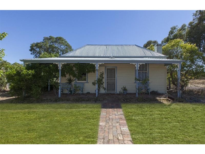 27 Stephenson Street, Great Western VIC 3374