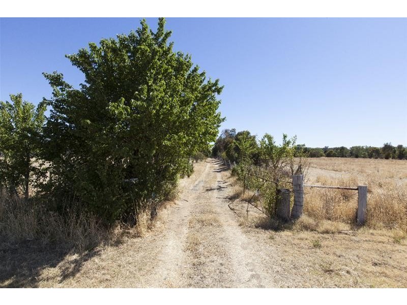 27 Stephenson Street, Great Western VIC 3374