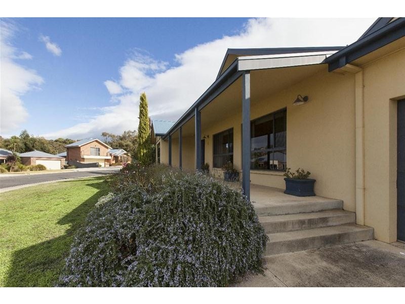 2 Scotts Rise, Ararat VIC 3377