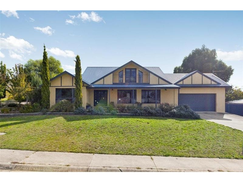 2 Scotts Rise, Ararat VIC 3377