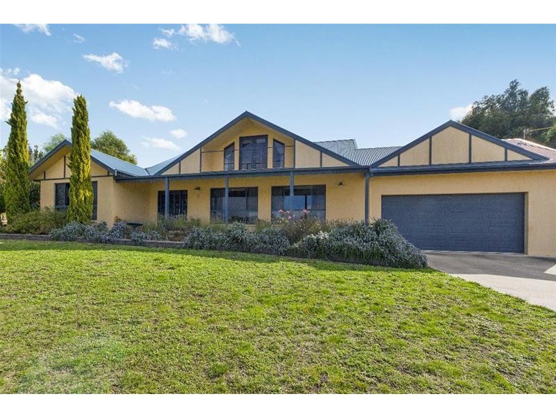 2 Scotts Rise, Ararat VIC 3377