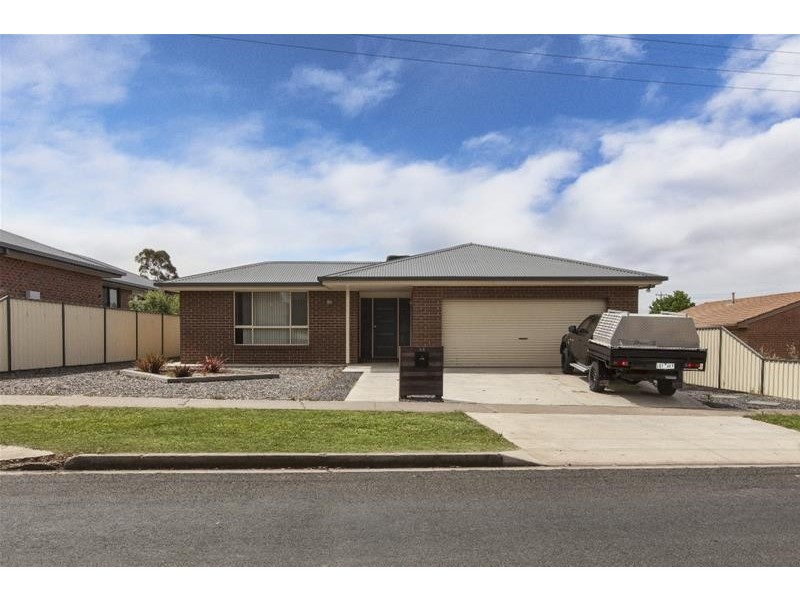 83 Churchill  Avenue, Ararat VIC 3377