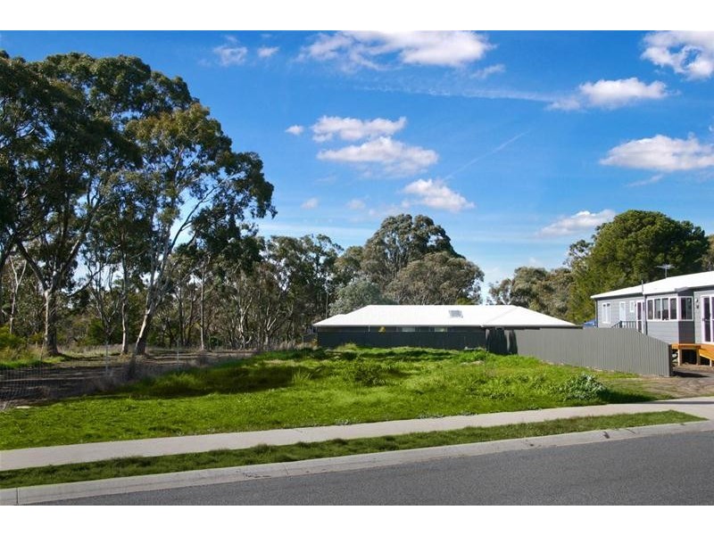 1 20 Acacia Avenue, Ararat VIC 3377